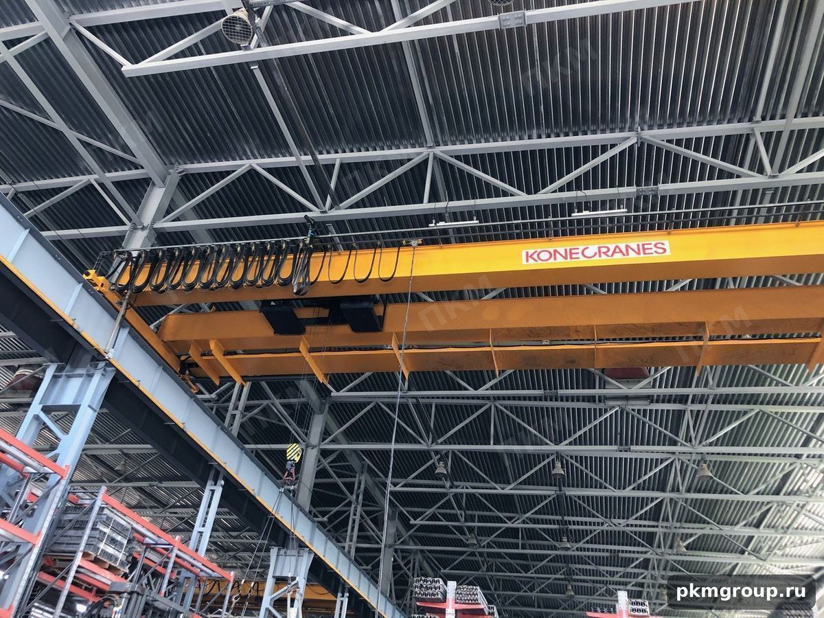 Однобалочный кран Konecranes с электроталью в цехе